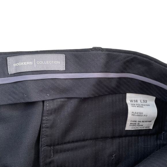 Dockers Dress Pants 38x32 - Picture 3 of 4